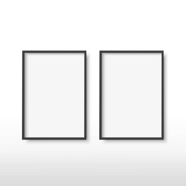 Duvarda gerçekçi siyah poster çerçeveleri var. Model yap. Vektör