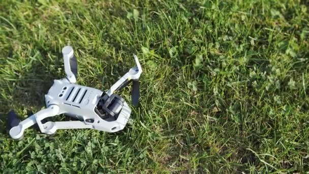Módulo de cámara y gimbal se rompen en DJI mini2 drone. 09.12.2021 - Rusia, Orel. Imágenes de alta calidad 4k — Vídeo de stock
