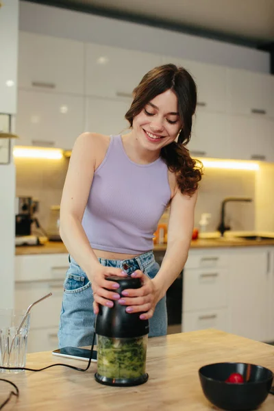 Sporty Young Woman Preparing Healthy Food Light Kitchen — Stock Photo, Image