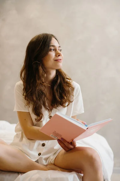 Beautiful Woman Writing Notes Bed Home Stock Photo — Stockfoto