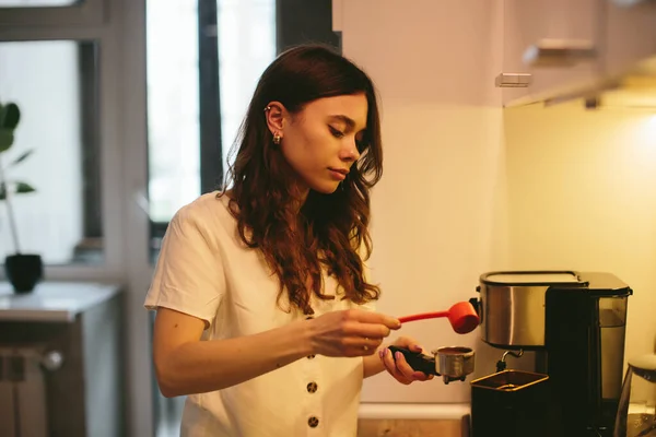 Young Woman Making Morning Coffee Kitchen — Stok fotoğraf