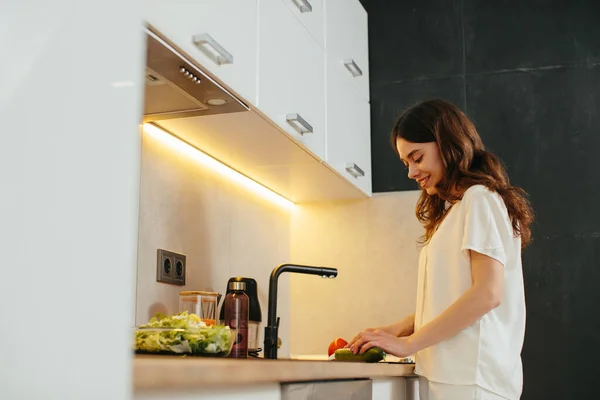 Young Woman Chopping Vegetables Kitchen Stock Photo —  Fotos de Stock