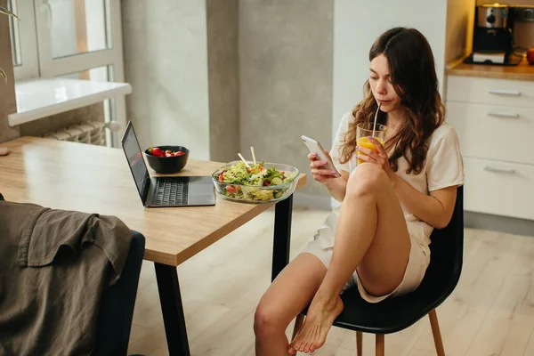 Woman Eating Salad While Sitting Laptop Kitchen Stock Photo — 图库照片