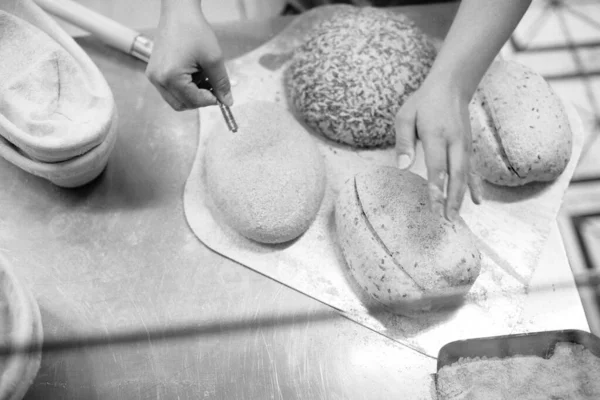 Women Hands Make Incision Dough Baking Brea — ストック写真