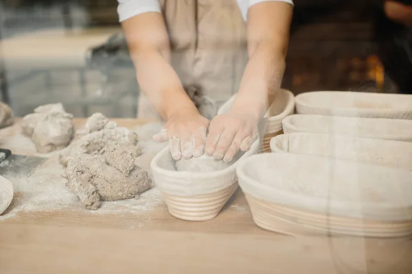 Female Baker Kneading Dough Bakery Sho — Stock Photo, Image