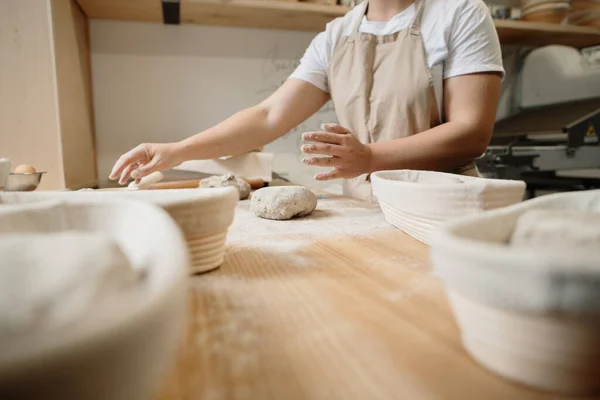 Female Baker Kneading Dough Bakery Sho — Photo