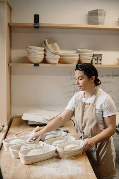 Woman Sprinkles Flour Dough Lies Forms Table Bakery — Stock Photo, Image