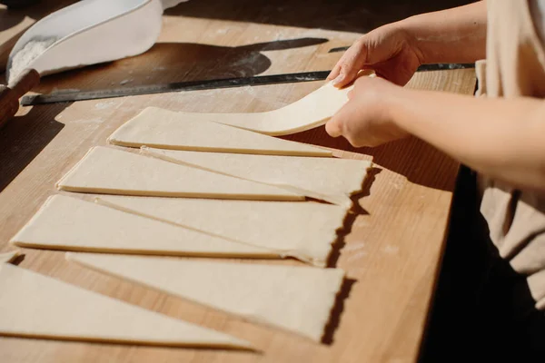 Woman Baker Cuts Dough Triangles Croissants Making Croissants Bakery — Stock Photo, Image