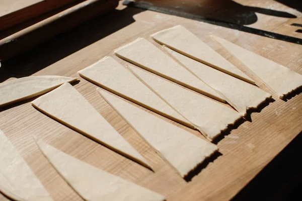 Woman Baker Cuts Dough Triangles Croissants Making Croissants Bakery — Stock Photo, Image