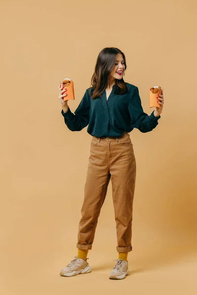 Conceptual Advertising Fast Food Girl Burger Colored Background Contemporary Art — Stockfoto