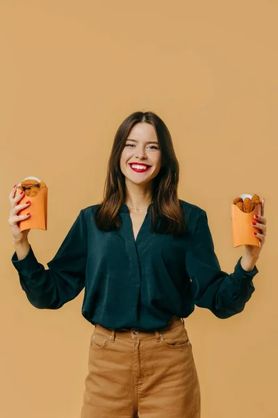 Conceptual Advertising Fast Food Girl Burger Colored Background Contemporary Art — Stockfoto