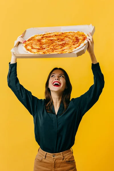 Beautiful Young Woman Pizza Posing Yellow Background — ストック写真
