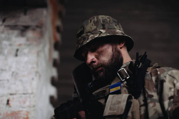 Porträtt Ukrainsk Soldat Sin Stridsställning — Stockfoto