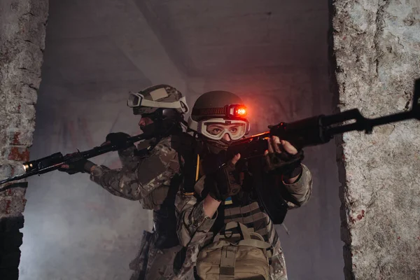 Savaş Alanında Ukrayna Askerleri Özel Kuvvetler Düşman Topraklarında Keşif Yapıyor — Stok fotoğraf