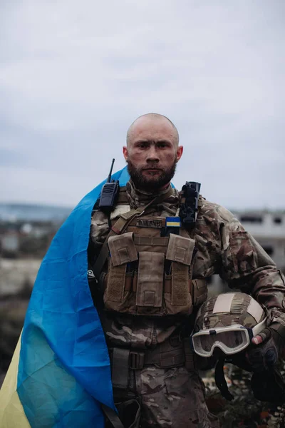 Military Man Holds Flag Ukraine Portrait Defender Ukraine — Stock Photo, Image