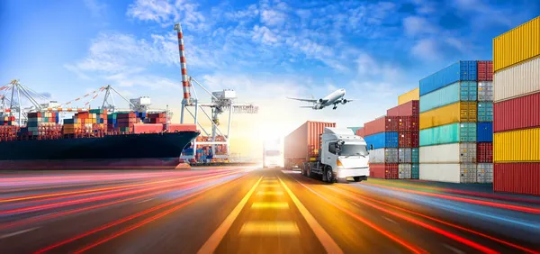 Globalna Logistyka Biznesowa Import Eksportu Kontenerowy Statek Towarowy Podczas Załadunku — Zdjęcie stockowe