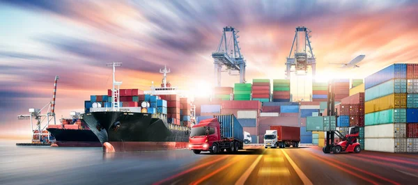 Logistik Transport Containerfartyg Godsfartyg Vid Lastning Industriellt Hamnvarv Med Kran — Stockfoto