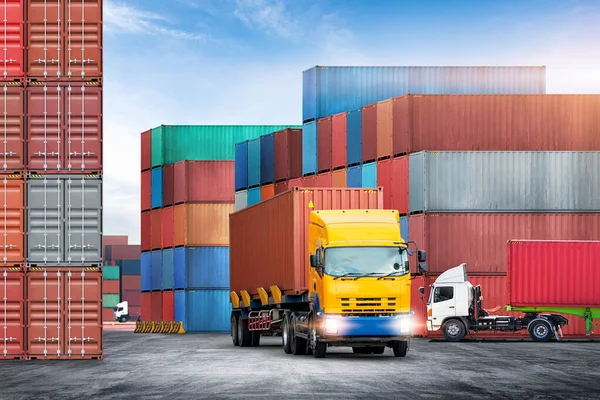 Transport Van Containertruck Bij Scheepvaart Depot Werf Achtergrond Met Stapel — Stockfoto