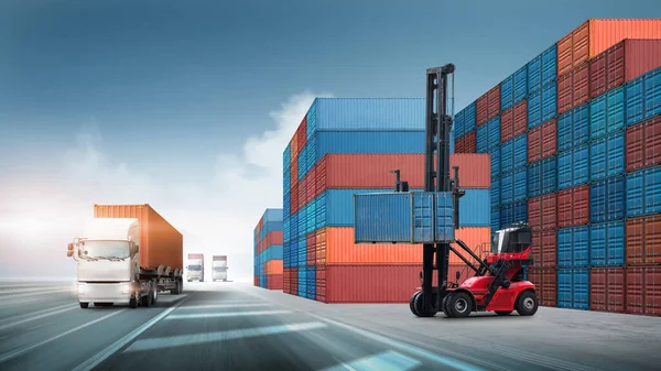 Transporte Container Truck Estrada Container Handler Empilhadeira Levantamento Fundo Estaleiro — Fotografia de Stock