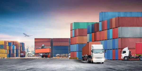 Trasporto Container Camion Deposito Spedizione Cantiere Portuale Sfondo Con Carrello — Foto Stock