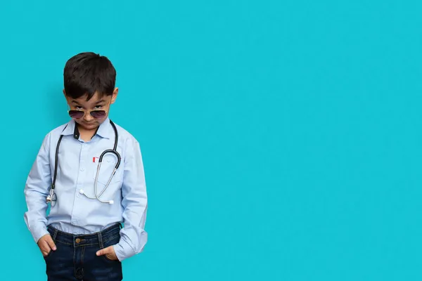 Smiling Little Boy Stethoscope Glasses Isolated Background Copy Space — Stock Photo, Image