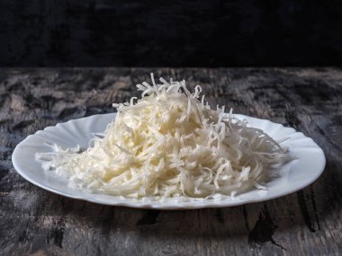 Rendelenmiş daikonla kaplanmış, kaydırak kaplı.