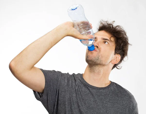 Retrato Joven Alegre Bebiendo Agua — Foto de Stock