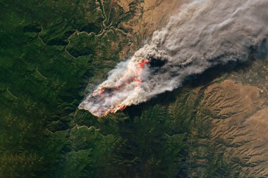 Uzaydan gelen övgü dolu bir ateş. Bu görüntünün elementleri NASA tarafından döşendi. Yüksek kalite fotoğraf