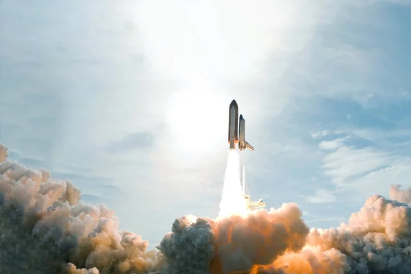 Lancio Dello Space Shuttle Con Fuoco Fumo Elementi Questa Immagine — Foto Stock