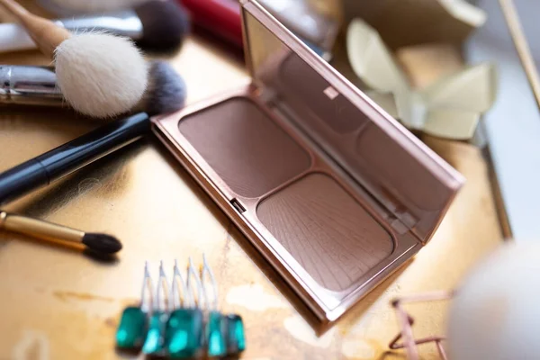 Cosméticos Pinceles Maquillaje Sobre Mesa Foto Alta Calidad — Foto de Stock