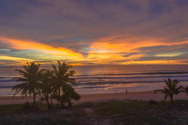 Барвисті Хмари Змінюють Колір Небі Заході Сонця Над Морем — стокове фото