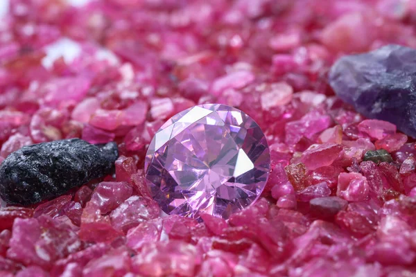 Diamants Améthyste Sur Placé Sur Tas Rubis Brut Pierres Précieuses — Photo