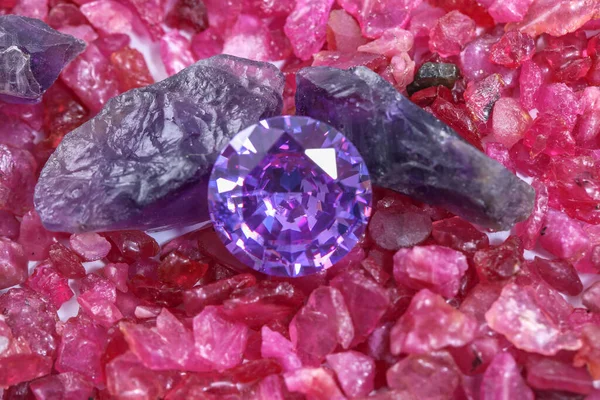 Ametist Diamanter Placeras Hög Med Rubin Grov Ädelsten — Stockfoto