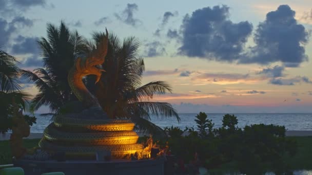 Tramonto Davanti Alla Statua Naga Karon Beach Phuket — Video Stock