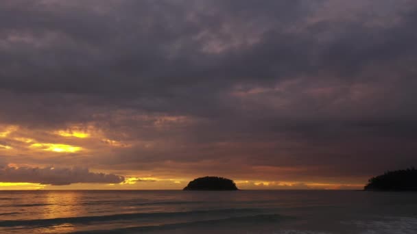 Coucher Soleil Jaune Derrière Île — Video