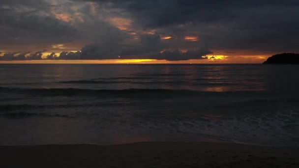 Coucher Soleil Jaune Dans Nuage Sombre — Video