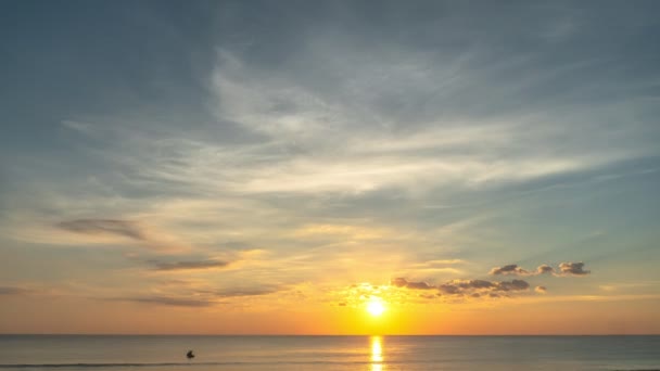 Escena Lapso Tiempo Colorido Cielo Romántico Puesta Sol Sobre Mar — Vídeos de Stock