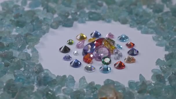 Een Stapel Kleurrijke Diamanten Een Cirkel Van Diamanten — Stockvideo