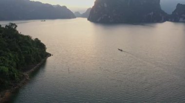 Güzel göl manzarası