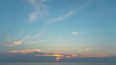 Zaman aşımı manzarası Okyanusu güneşlendirir