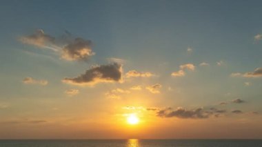 Zaman aşımı manzarası Okyanusu güneşlendirir