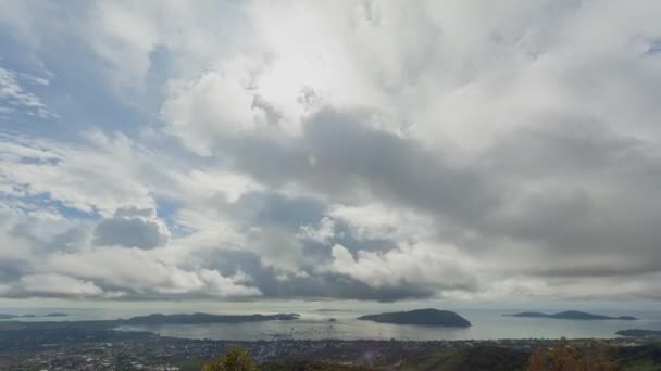 岛上蓝天上的白云 — 图库视频影像