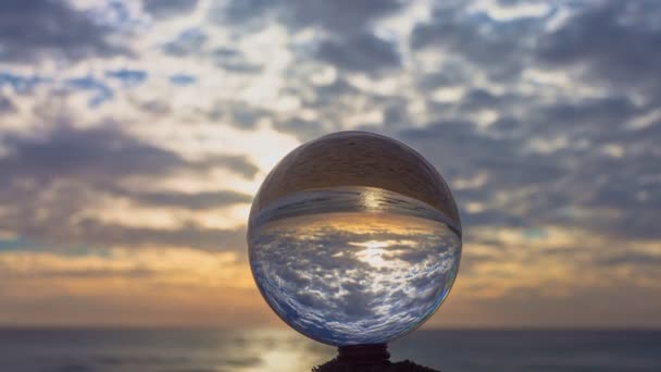 Escena Lapso Tiempo Romántico Playa Hermosa Puesta Sol Una Bola — Vídeo de stock