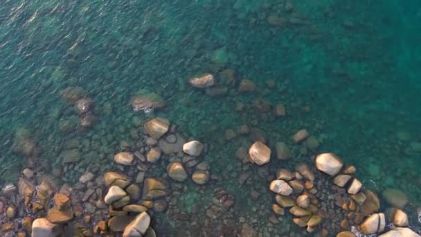 Aerial Top View Rock Beach Full Stones Several Size Island — Vídeo de stock