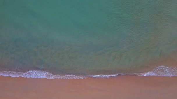 Aerial Top View Sea Waves Seamless Loop White Sand Beach — стоковое видео