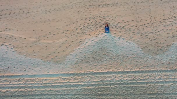 Aerial Top View Sea Waves Seamless Loop White Sand Beach — Video