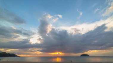 Gökyüzünün kırmızı renkleri akşamları olağandışı güzellikte.