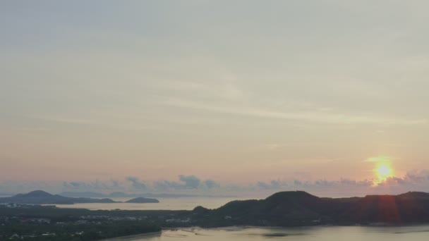 Uitzicht Vanuit Lucht Romantische Zonsopgang Boven Bergketen Abstracte Natuur Achtergrond — Stockvideo