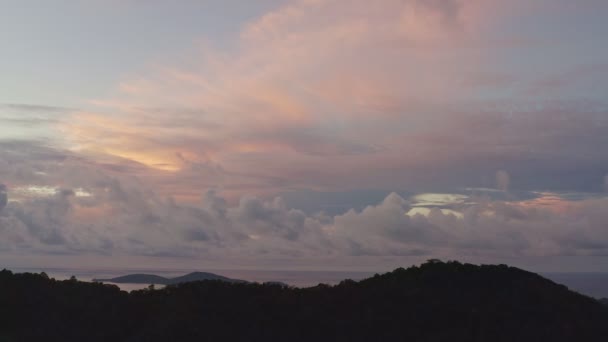 Воздушный Вид Сладкое Небо Восходе Солнца Над Островом Пхукет — стоковое видео