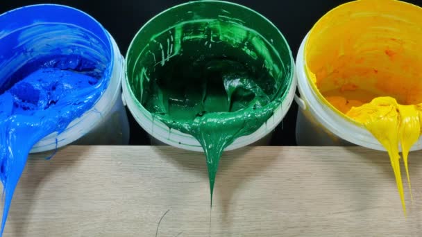 水桶里的各种颜色 — 图库视频影像
